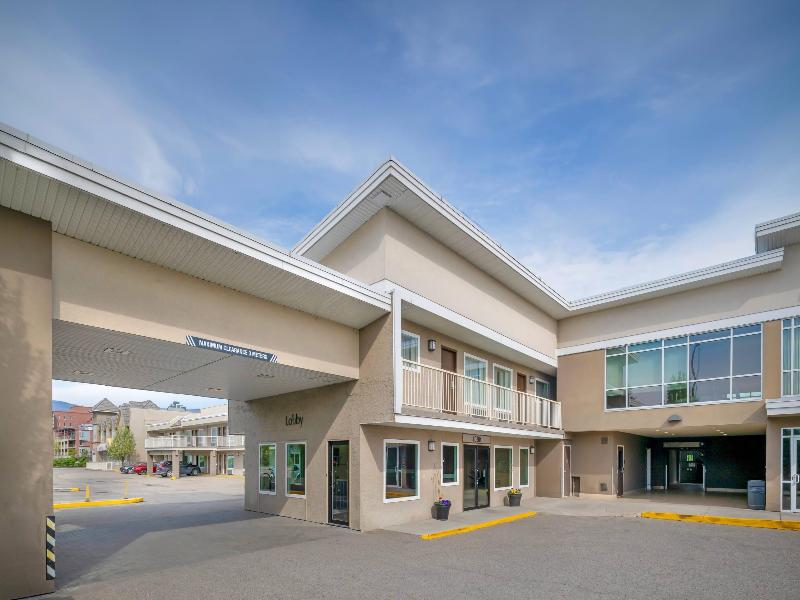 Econo Lodge Inn & Suites Kelowna — general view