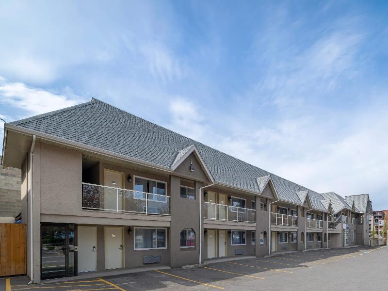 Econo Lodge Inn & Suites Kelowna — general view