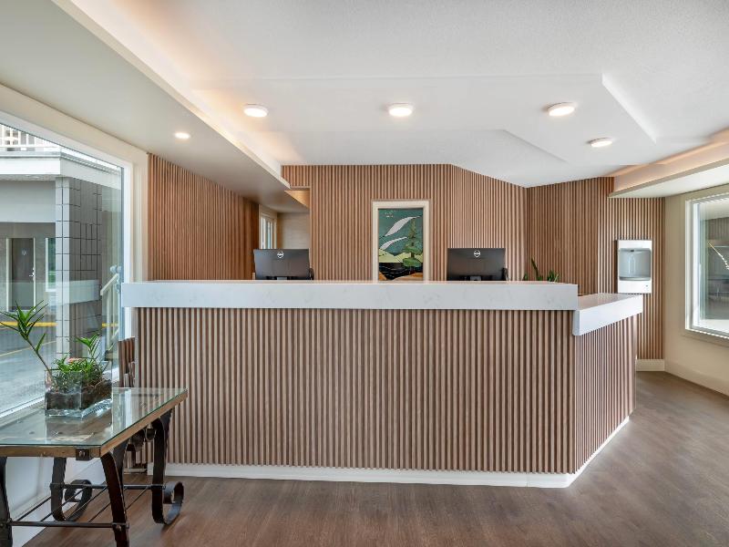 Econo Lodge Inn & Suites Kelowna image