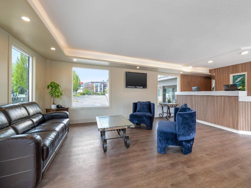 Econo Lodge Inn & Suites Kelowna image