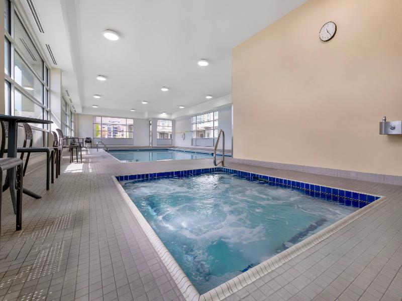 Econo Lodge Inn & Suites Kelowna image