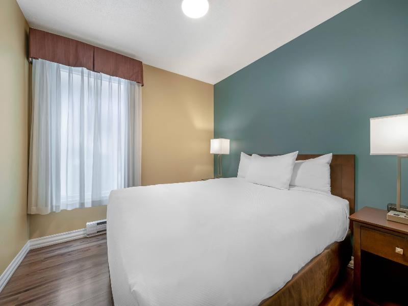 Econo Lodge Inn & Suites Kelowna image