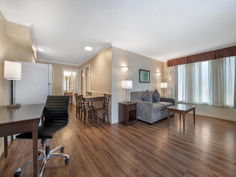 Econo Lodge Inn & Suites Kelowna image