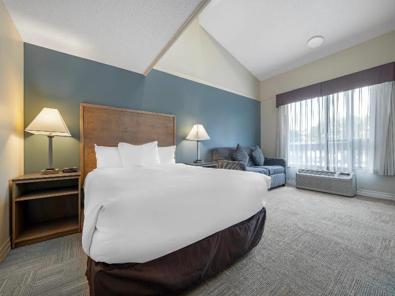 Econo Lodge Inn & Suites Kelowna image