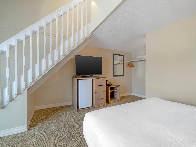 Econo Lodge Inn & Suites Kelowna image