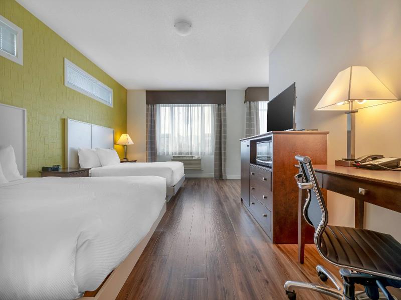 Econo Lodge Inn & Suites Kelowna image