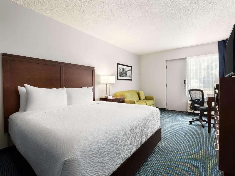 Days Inn By Wyndham Sarnia Harbourfront image
