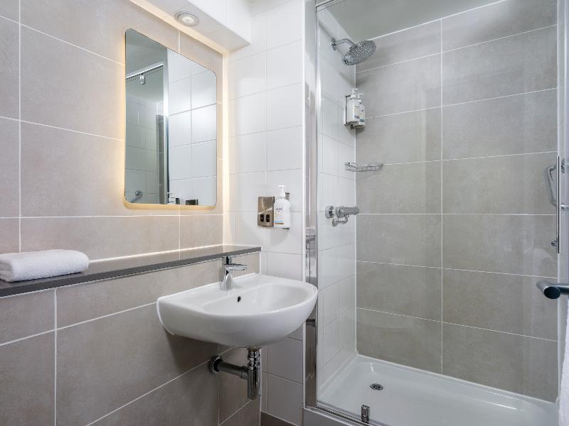 Garner Hotel Wolverhampton by IHG image