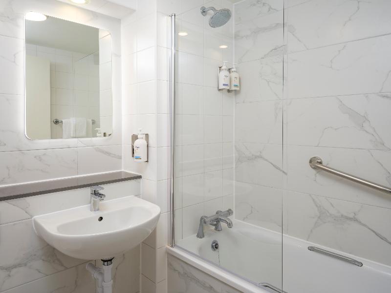 Garner Hotel Wolverhampton by IHG image