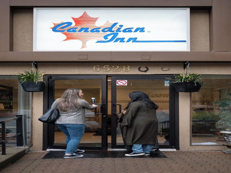 Canadian Inn