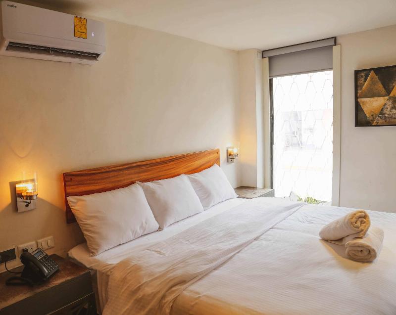 Hotel Urban image