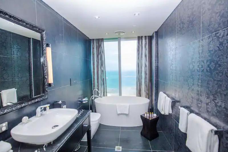 Grand Papua Hotel A Member of Radisson Individuals image