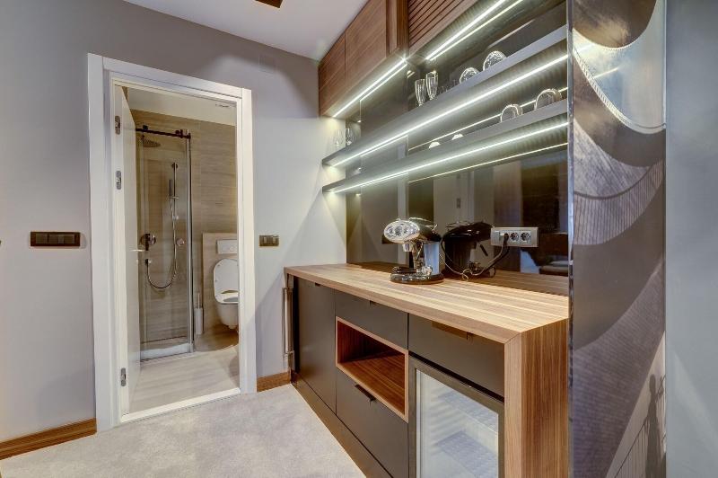 Black Pearl Luxury Suites image