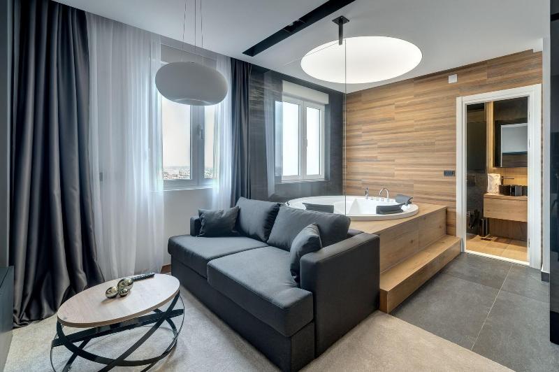 Black Pearl Luxury Suites image