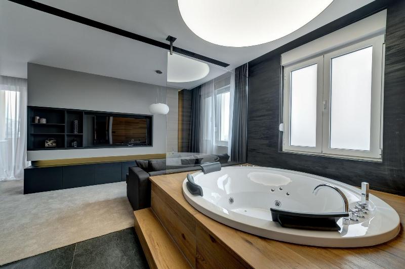 Black Pearl Luxury Suites image