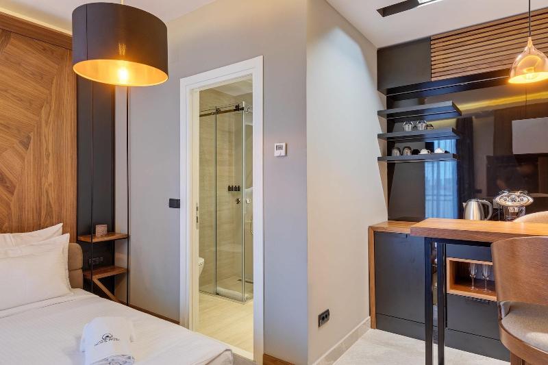 Black Pearl Luxury Suites image