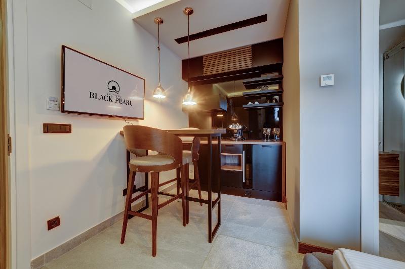 Black Pearl Luxury Suites image