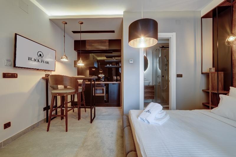 Black Pearl Luxury Suites image