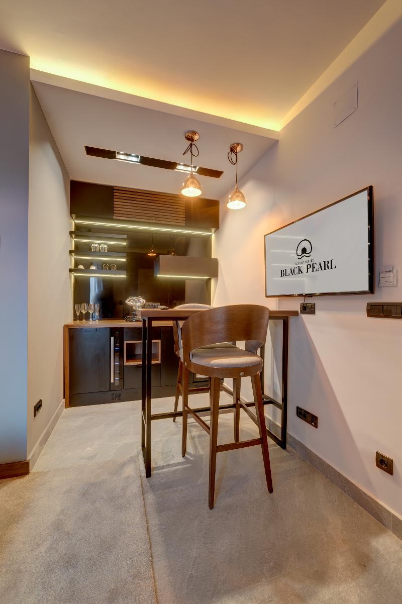 Black Pearl Luxury Suites image