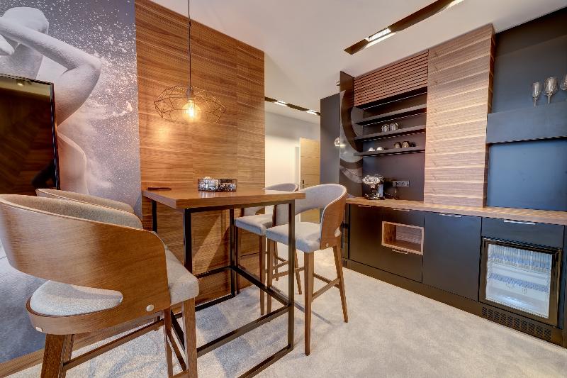Black Pearl Luxury Suites image