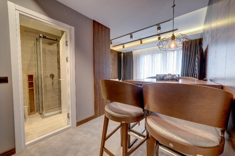 Black Pearl Luxury Suites image