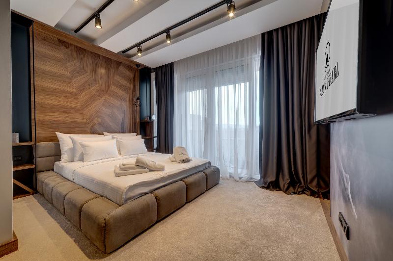 Black Pearl Luxury Suites image