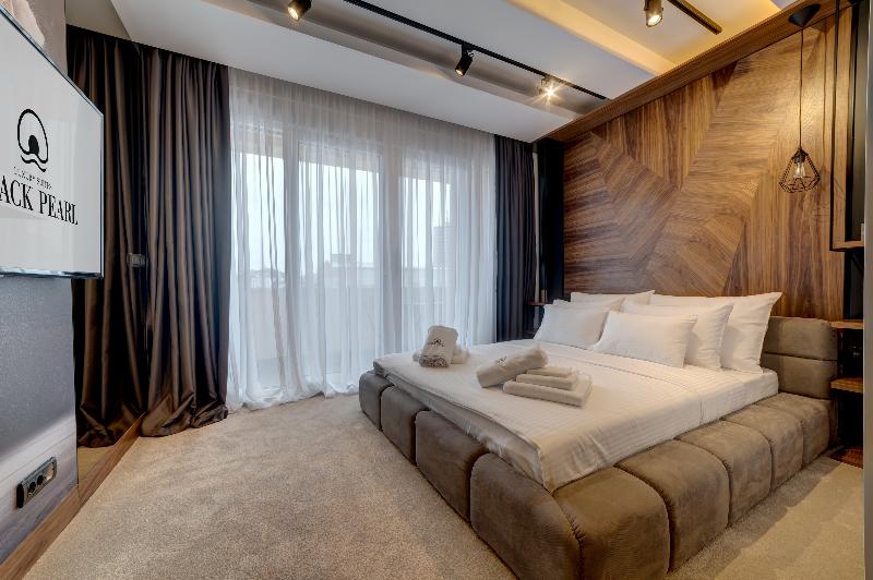 Black Pearl Luxury Suites image