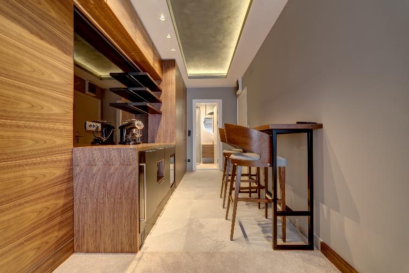Black Pearl Luxury Suites image