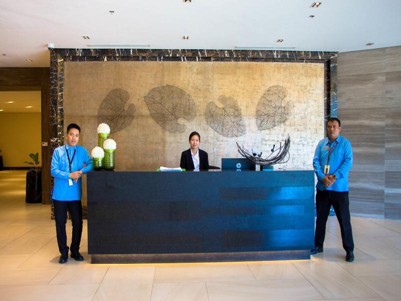 Csuites At 8 Newtown Residences image