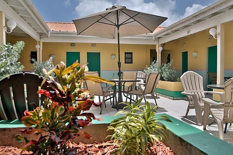 Carls Unique Inn image