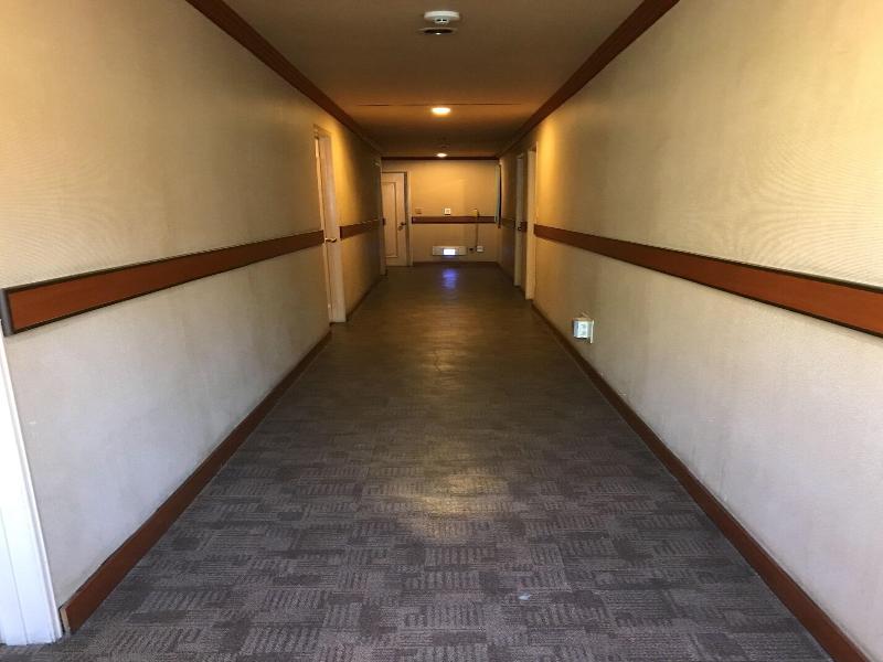 J Motel image