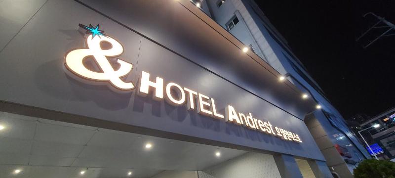 V1 Motel image