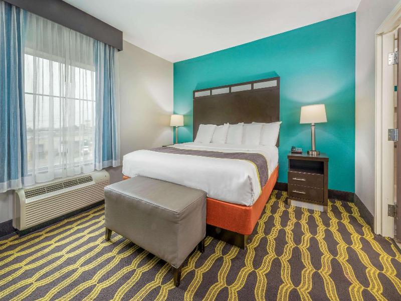 La Quinta Inn Suites By Wyndham Houston Humble Ata image