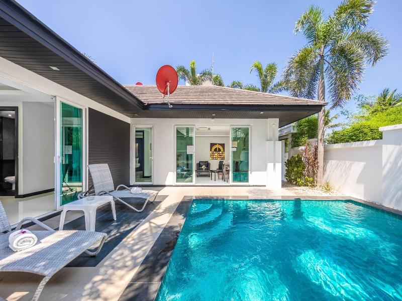Colibri Pool Villa Pattaya image
