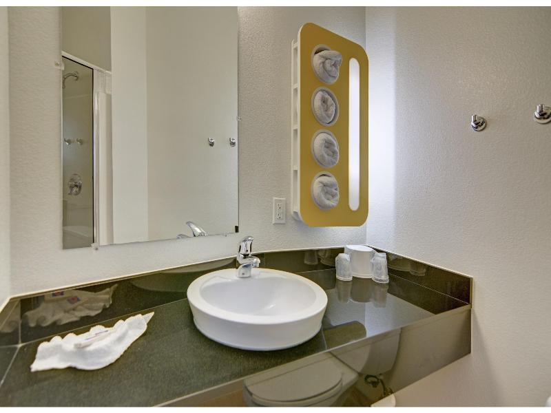 Motel 6-Roanoke, TX - Northlake - Speedway GA image