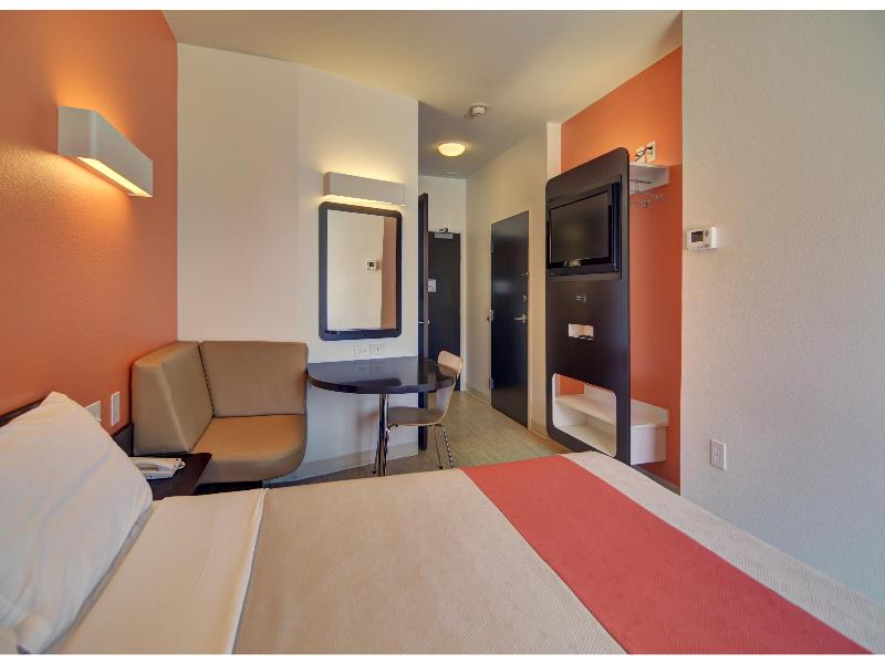 Motel 6-Roanoke, TX - Northlake - Speedway GA image