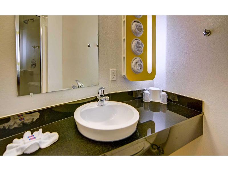 Motel 6-Roanoke, TX - Northlake - Speedway GA image
