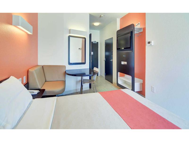 Motel 6-Roanoke, TX - Northlake - Speedway GA image
