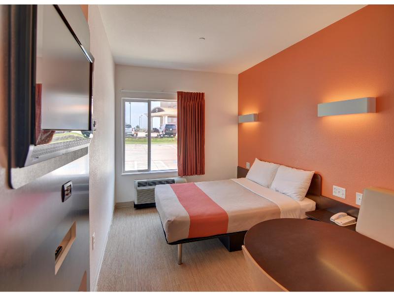 Motel 6-Roanoke, TX - Northlake - Speedway GA image