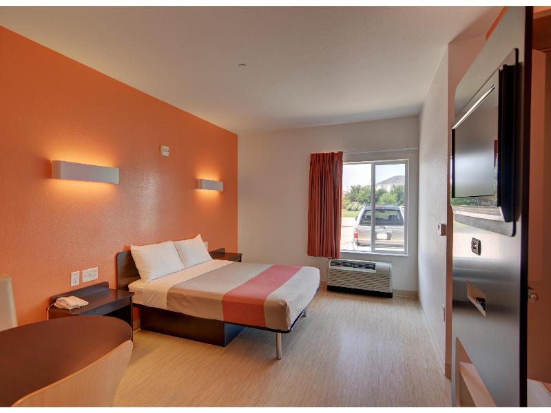Motel 6-Roanoke, TX - Northlake - Speedway GA image
