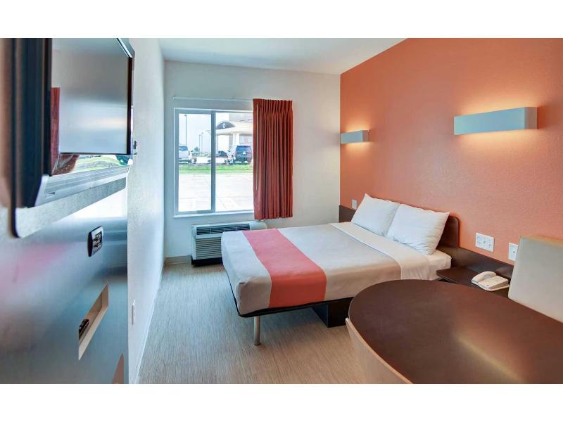 Motel 6-Roanoke, TX - Northlake - Speedway GA image