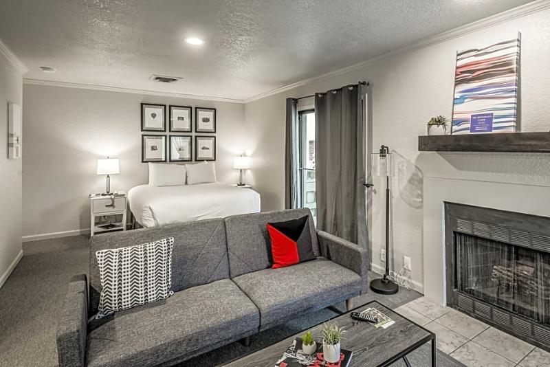 Cloverleaf Suites Kansas City Overland Park