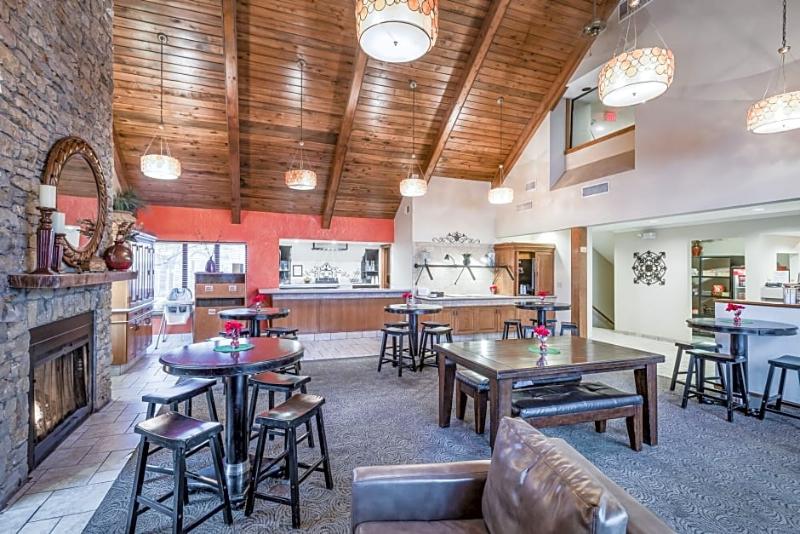 Cloverleaf Suites Kansas City Overland Park