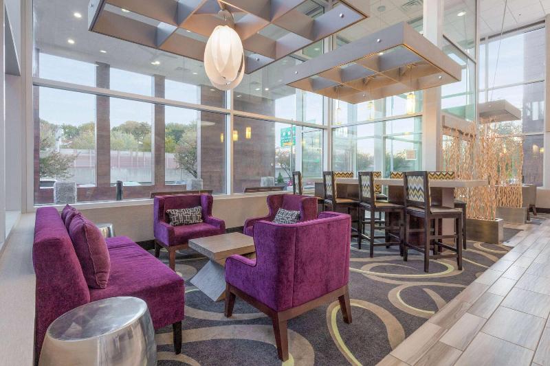 La Quinta Inn Suites By Wyndham Clifton Rutherford image