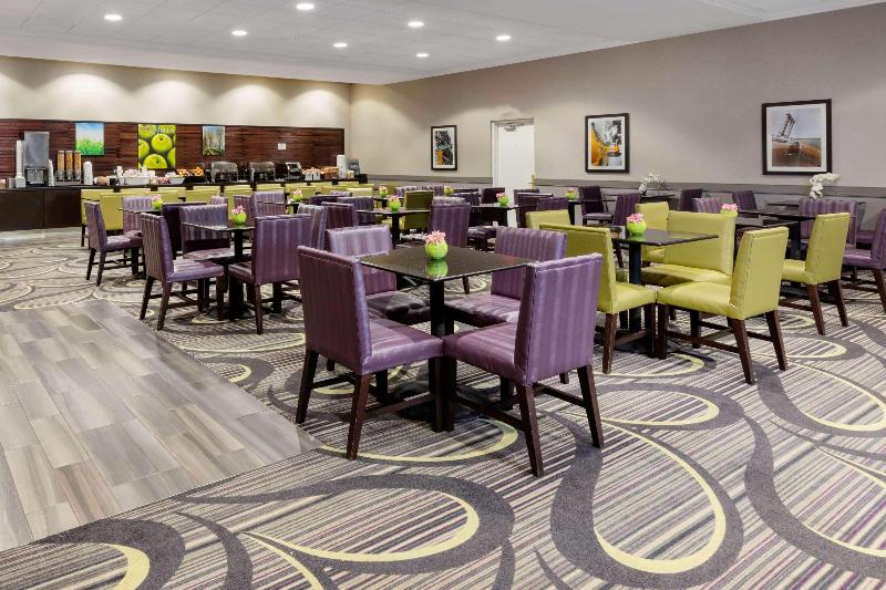 La Quinta Inn Suites By Wyndham Clifton Rutherford image