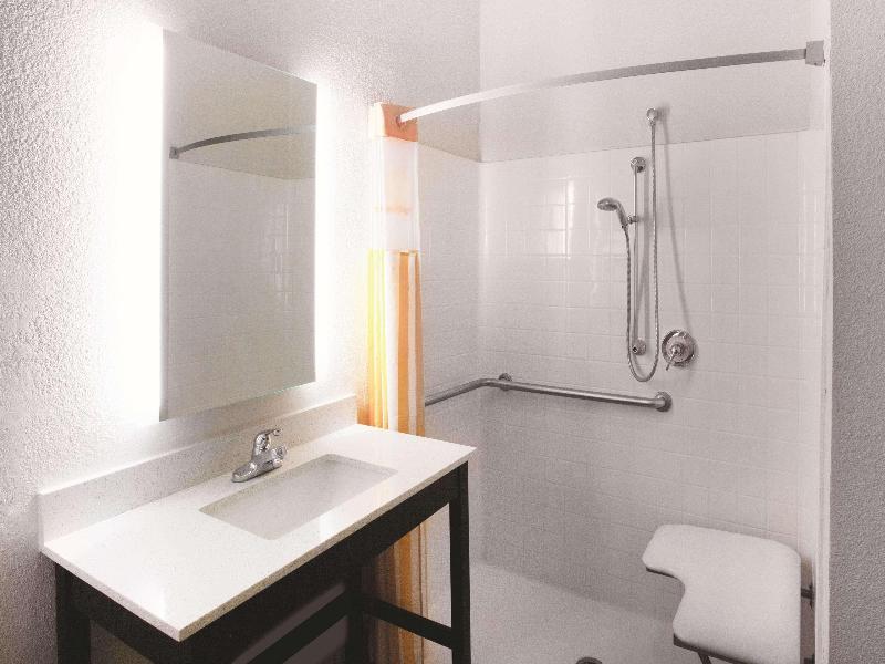 La Quinta Inn Suites By Wyndham Mansfield Tx image