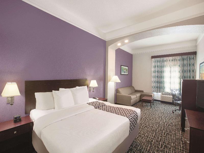 La Quinta Inn Suites By Wyndham Mansfield Tx image
