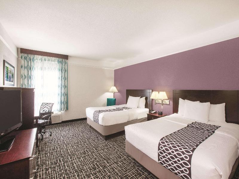 La Quinta Inn Suites By Wyndham Mansfield Tx image
