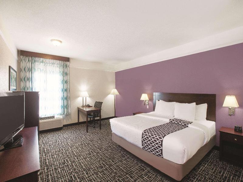 La Quinta Inn Suites By Wyndham Mansfield Tx image