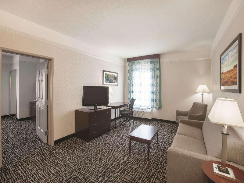 La Quinta Inn Suites By Wyndham Mansfield Tx image